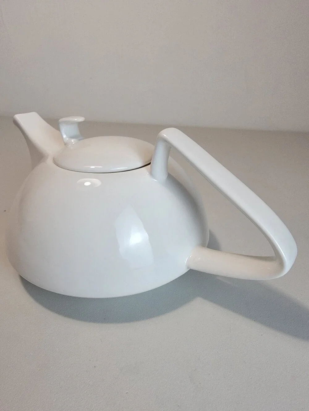 Tannex White Tie Cogsworth Teapot W/Lid& Infuser Porcelain Modern Aesthetic 9.5